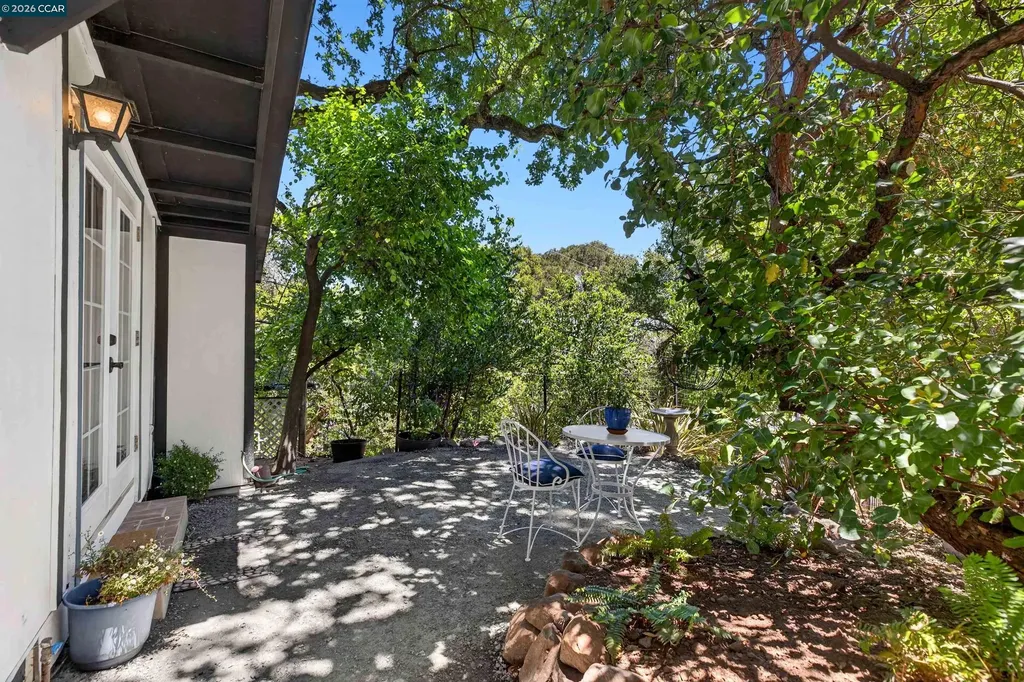 16 El Rincon Orinda CA 94563