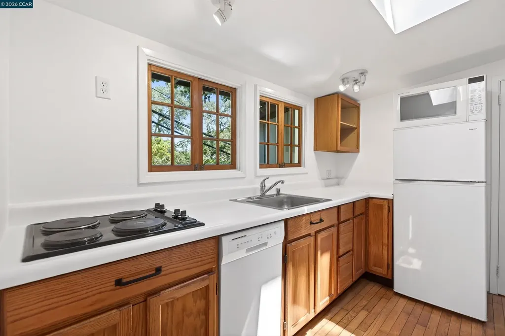 16 El Rincon Orinda CA 94563
