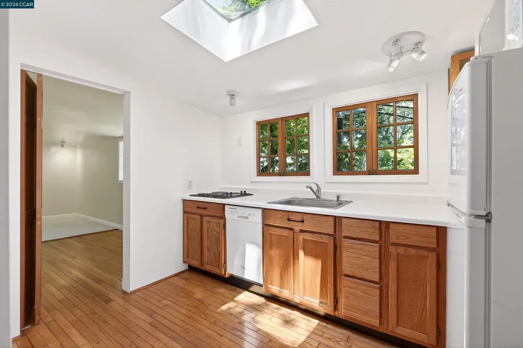 16 El Rincon Orinda CA 94563