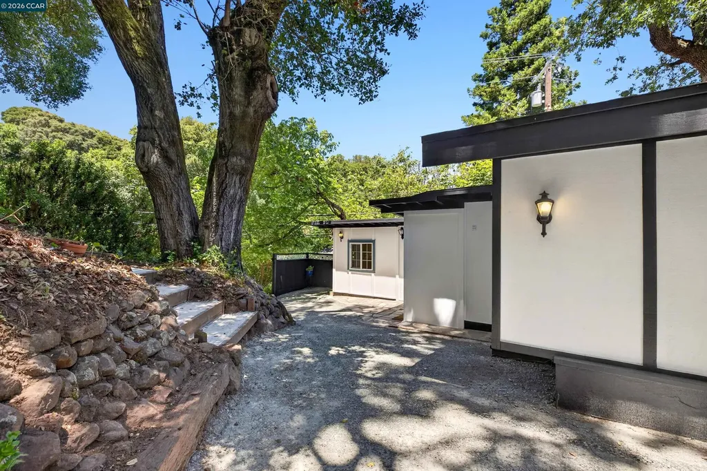 16 El Rincon Orinda CA 94563