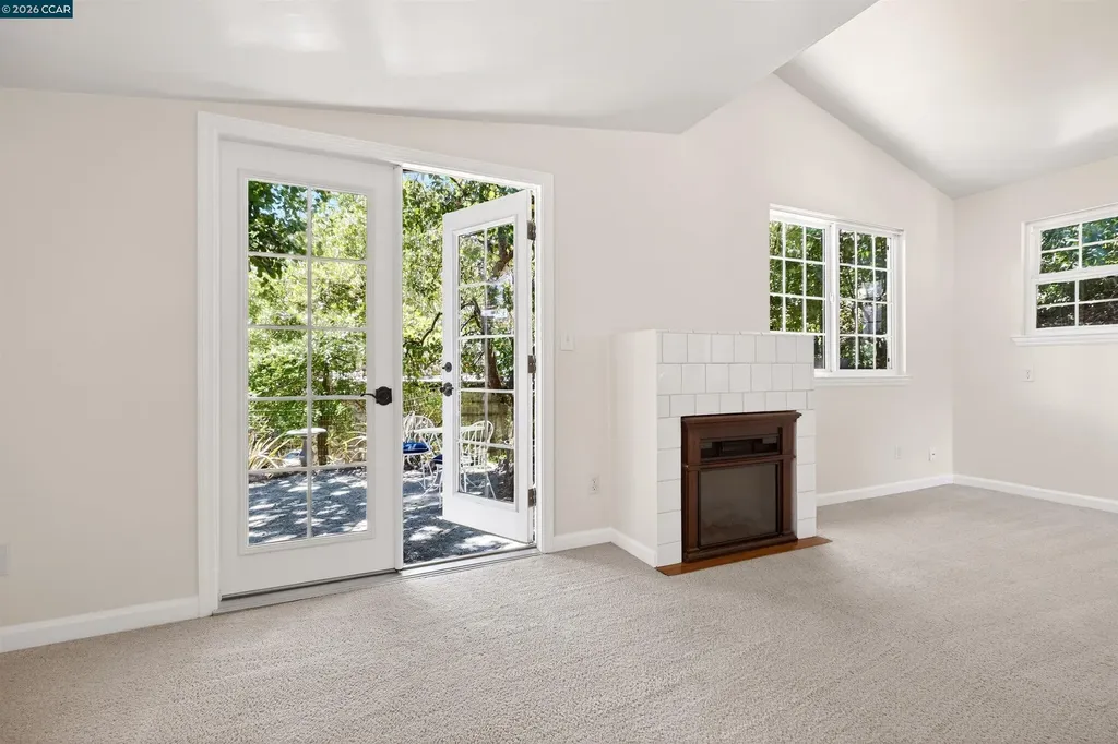 16 El Rincon Orinda CA 94563