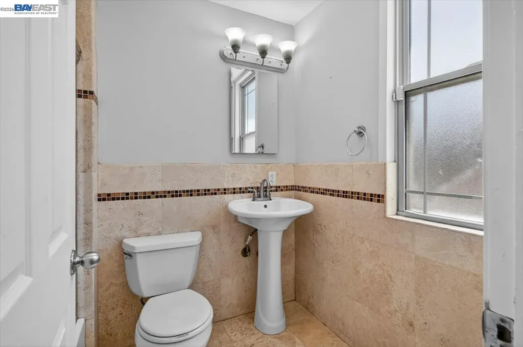 2836 Myrtle Street Oakland CA 94608