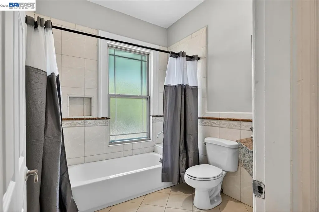 2836 Myrtle Street Oakland CA 94608