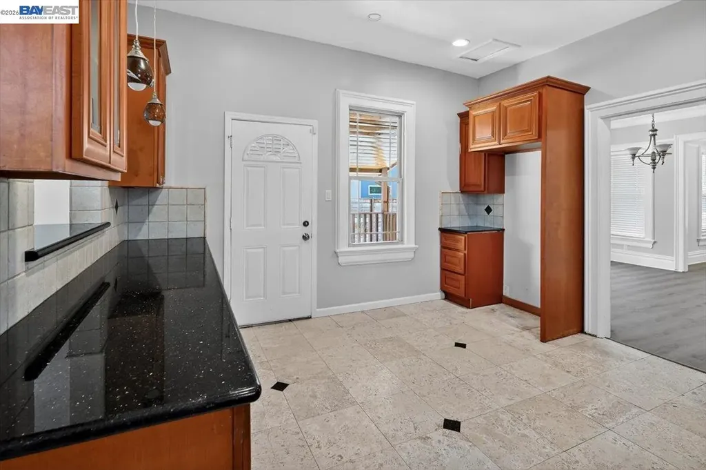 2836 Myrtle Street Oakland CA 94608