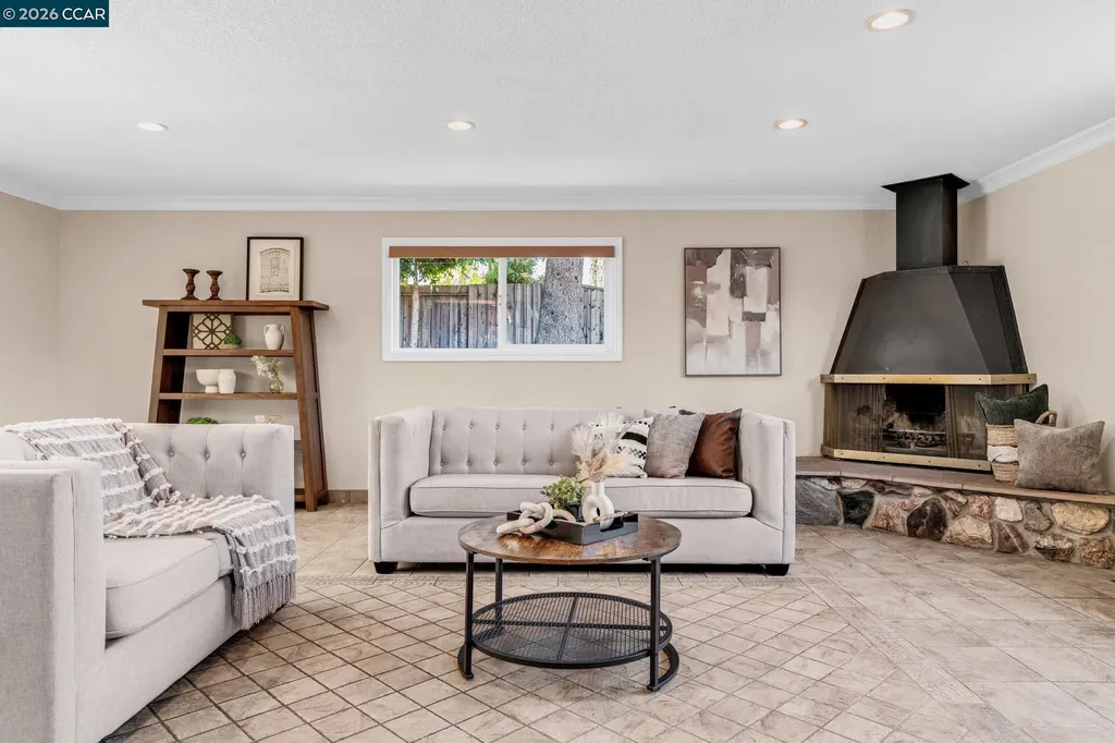 30 Mt. Emory Court Clayton CA 94517