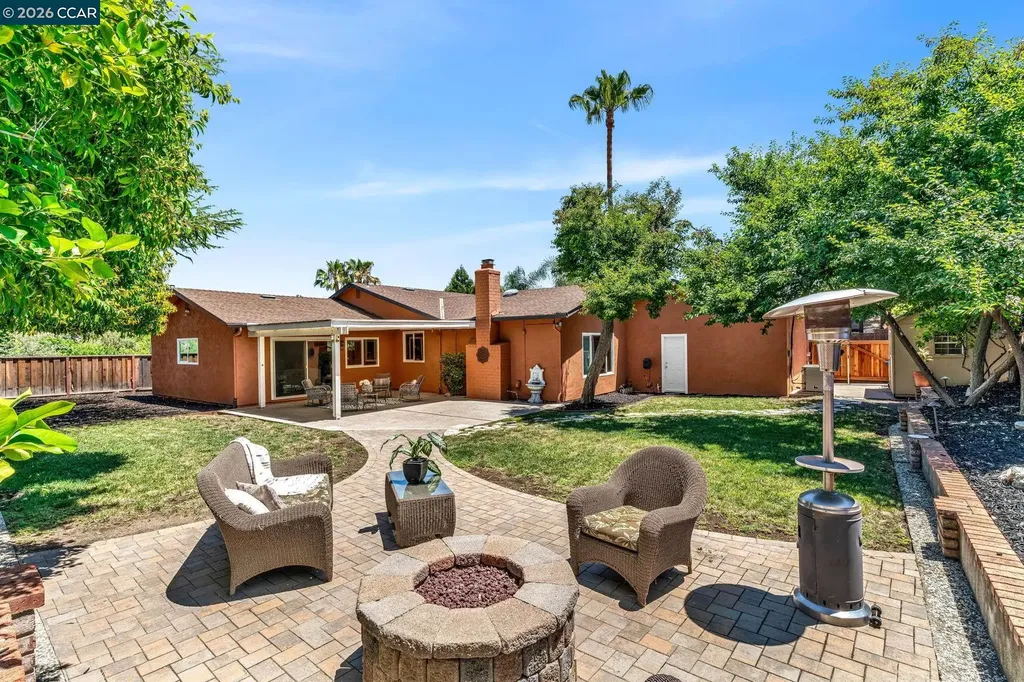 30 Mt. Emory Court Clayton CA 94517