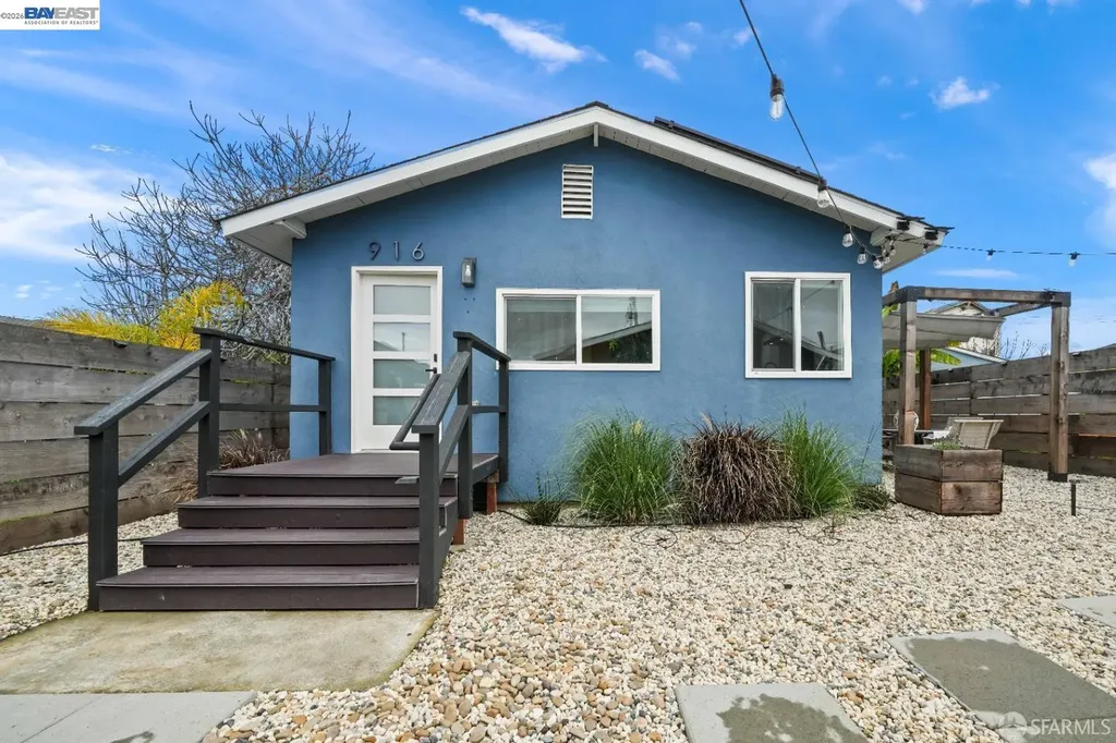 916 44th Street Oakland CA 94608