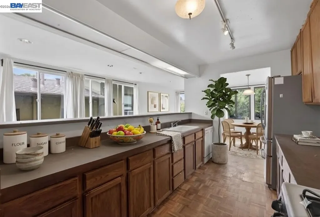 1227 33rd Street Oakland CA 94610