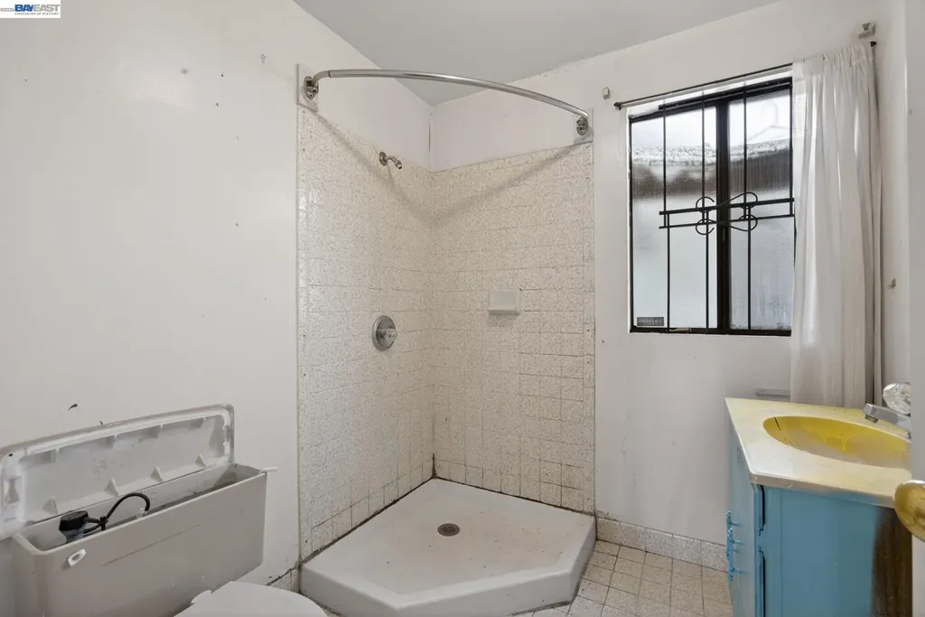 1227 33rd Street Oakland CA 94610