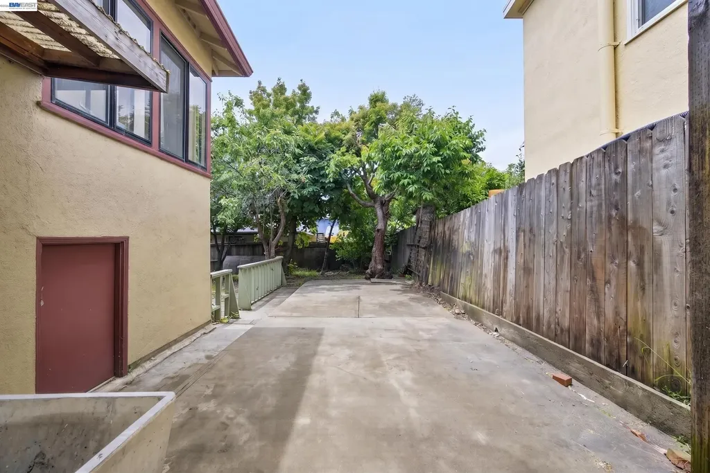 1227 33rd Street Oakland CA 94610