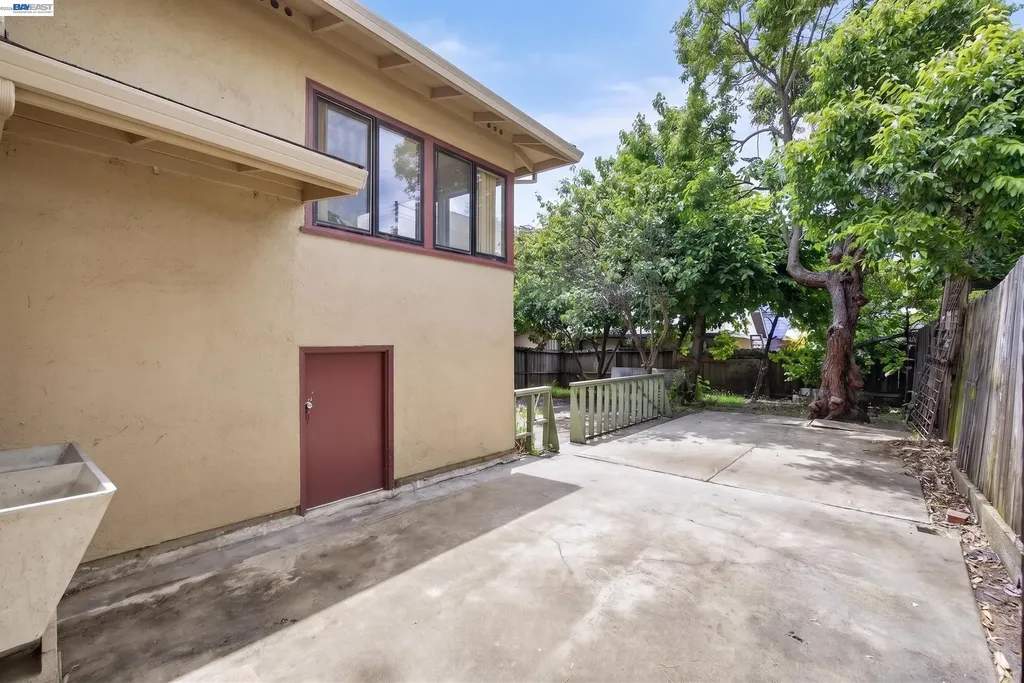 1227 33rd Street Oakland CA 94610