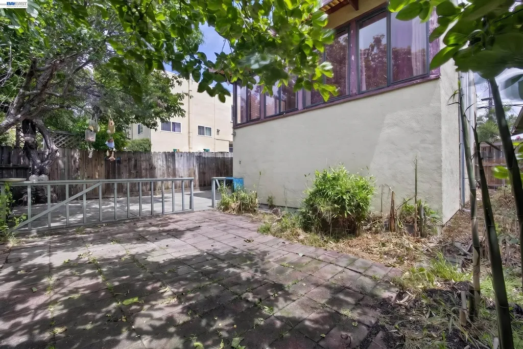 1227 33rd Street Oakland CA 94610