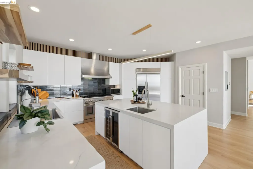 16030 Broadway Terrace Oakland CA 94611