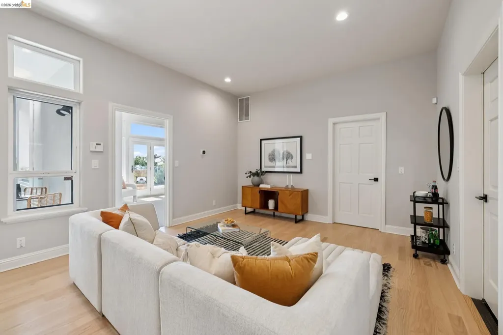 16030 Broadway Terrace Oakland CA 94611