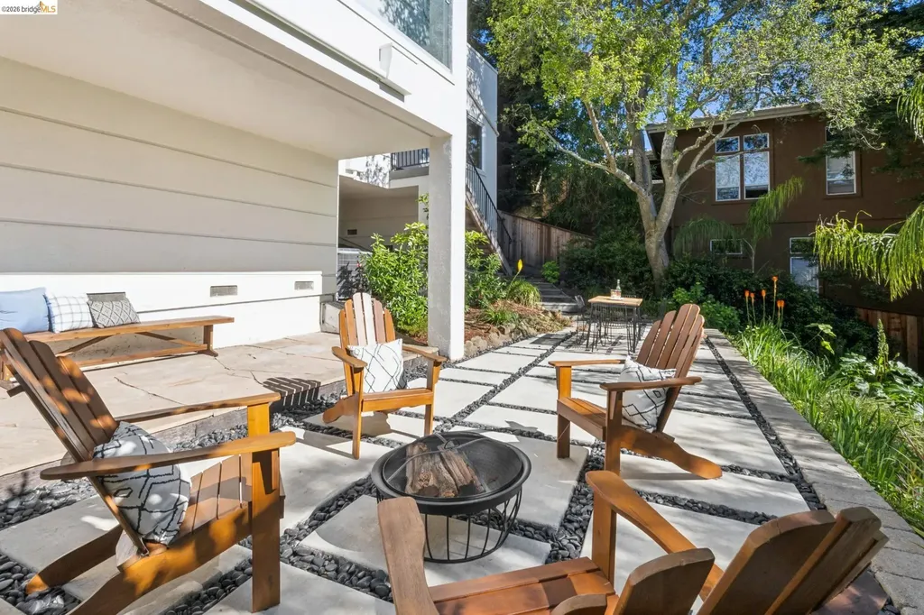 16030 Broadway Terrace Oakland CA 94611