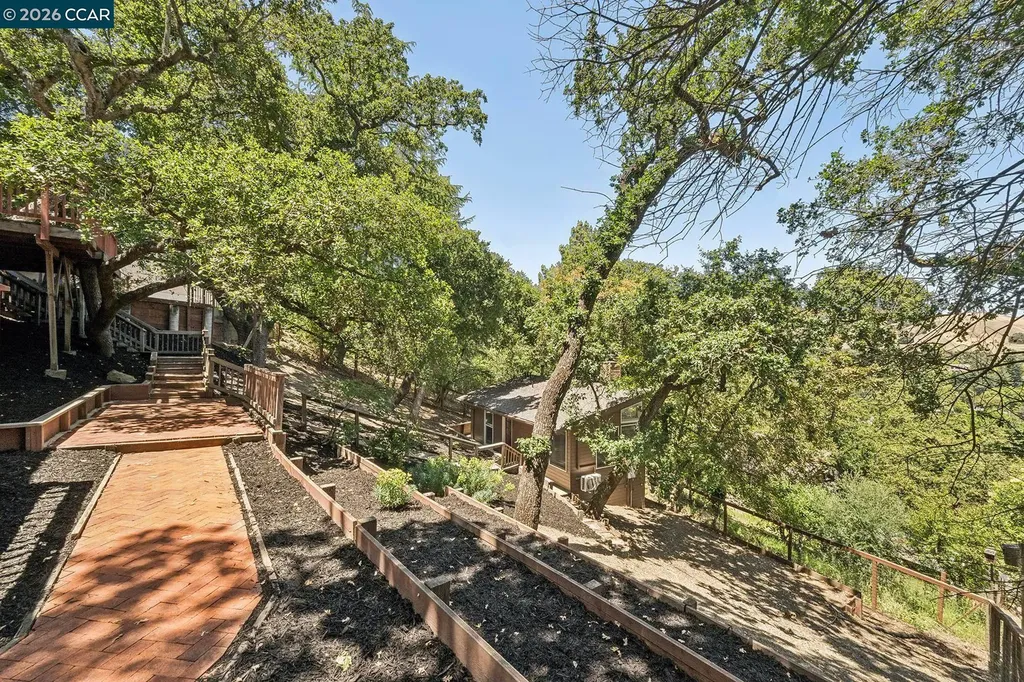 996 Hawthorne Drive Lafayette CA 94549