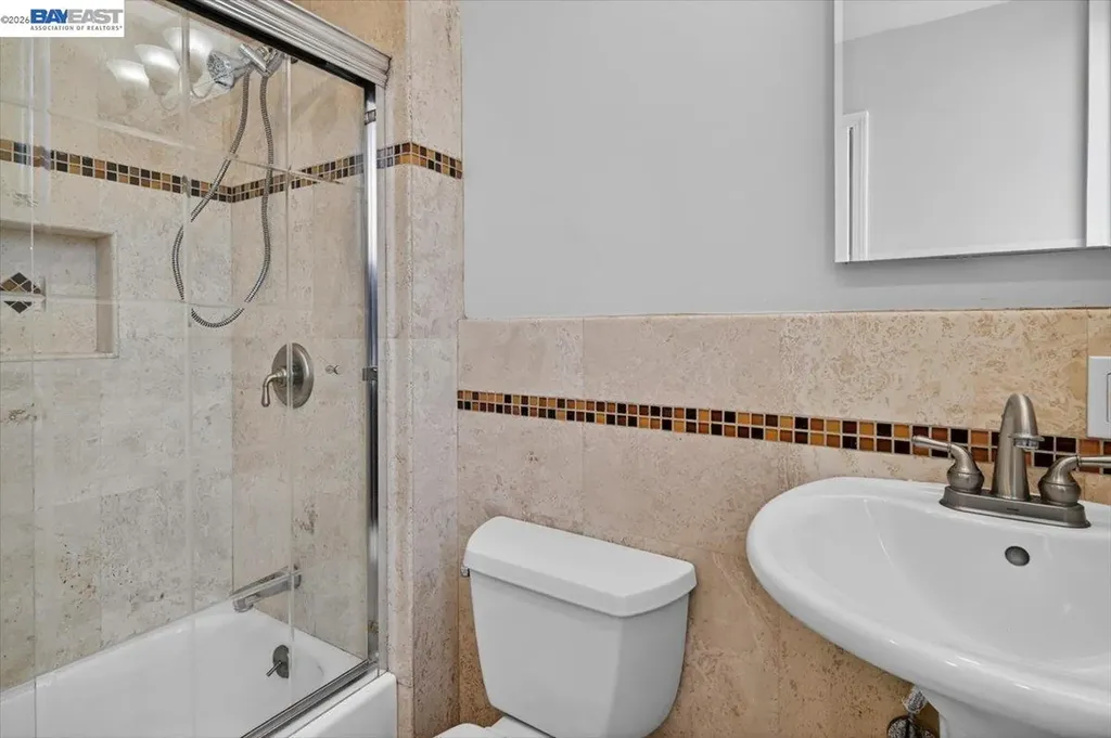 2836 Myrtle Street Oakland CA 94608