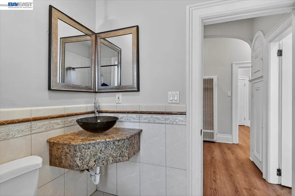 2836 Myrtle Street Oakland CA 94608