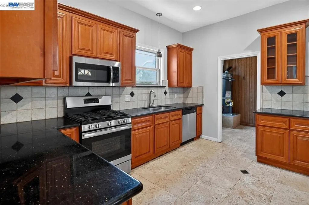 2836 Myrtle Street Oakland CA 94608