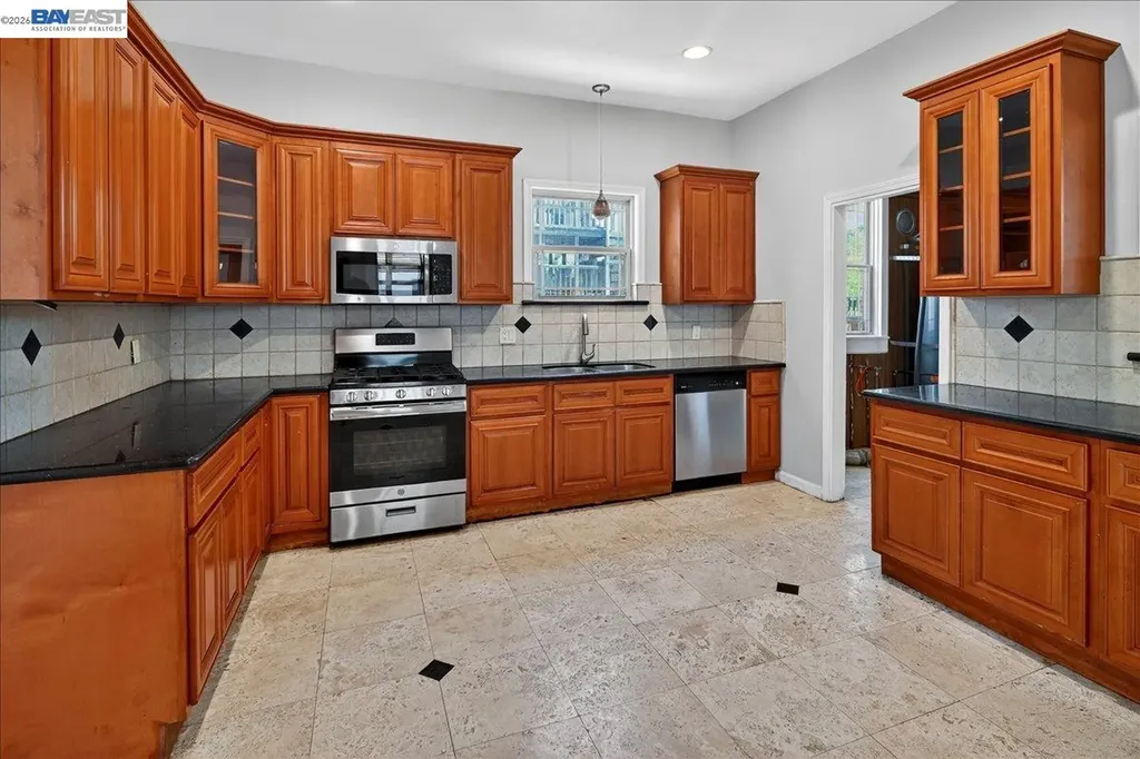 2836 Myrtle Street Oakland CA 94608
