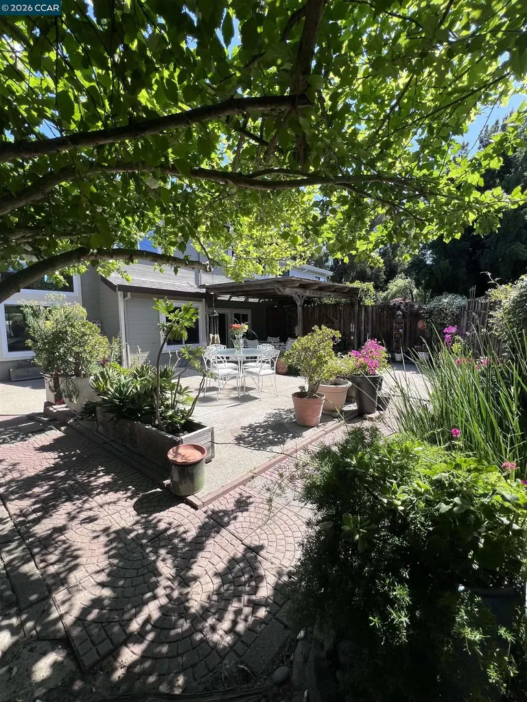 2246 Bridgeport Way Martinez CA 94553
