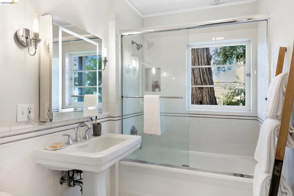 110 Somerset Road Piedmont CA 94611