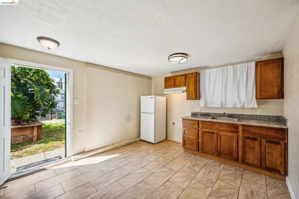 1820 International Boulevard Oakland CA 94606