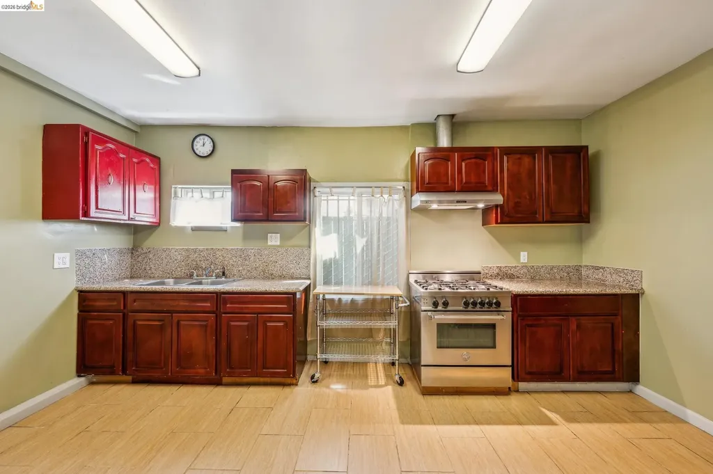 1820 International Boulevard Oakland CA 94606
