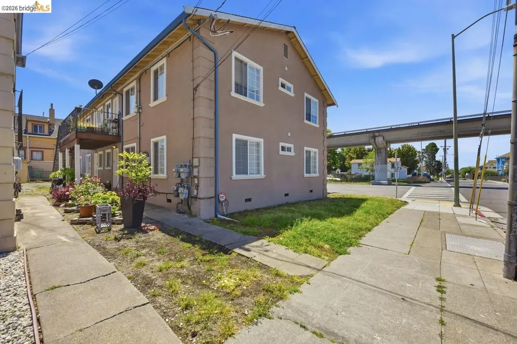 5936 Martin Luther King Jr Way Oakland CA 94609