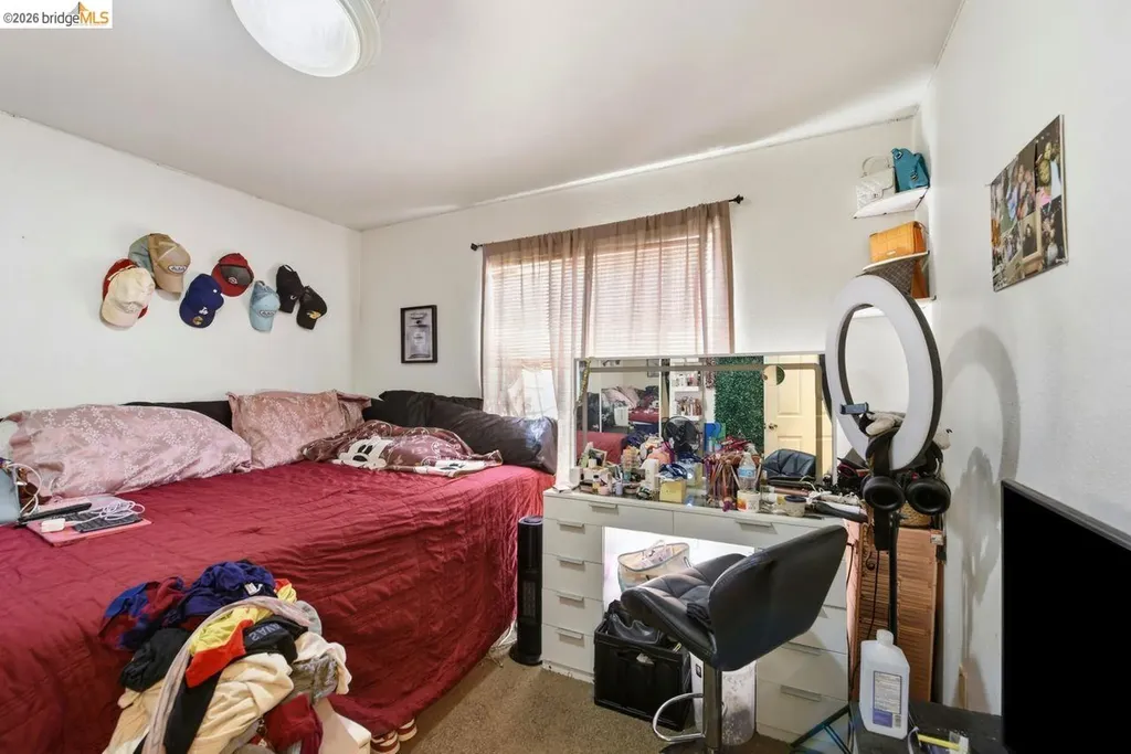 5936 Martin Luther King Jr Way Oakland CA 94609