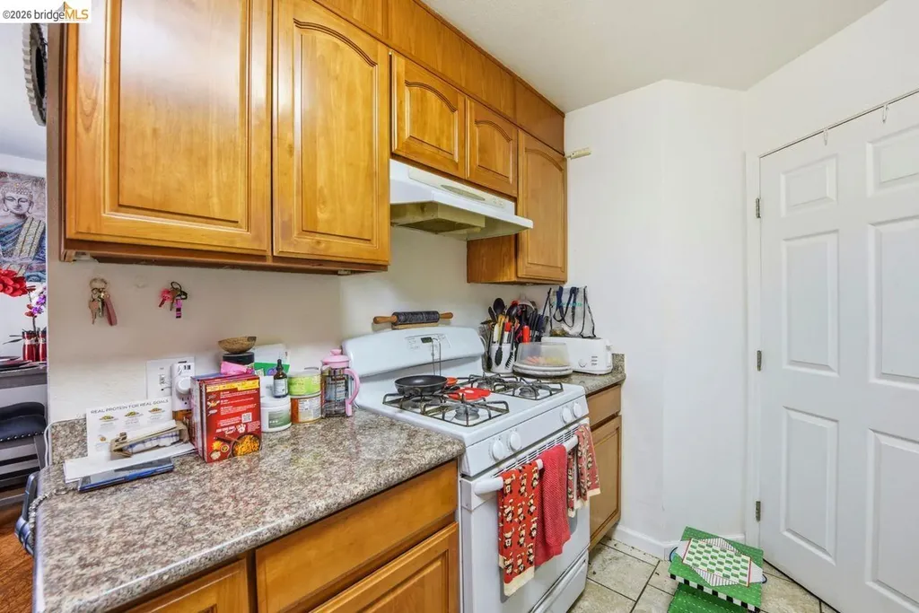5936 Martin Luther King Jr Way Oakland CA 94609
