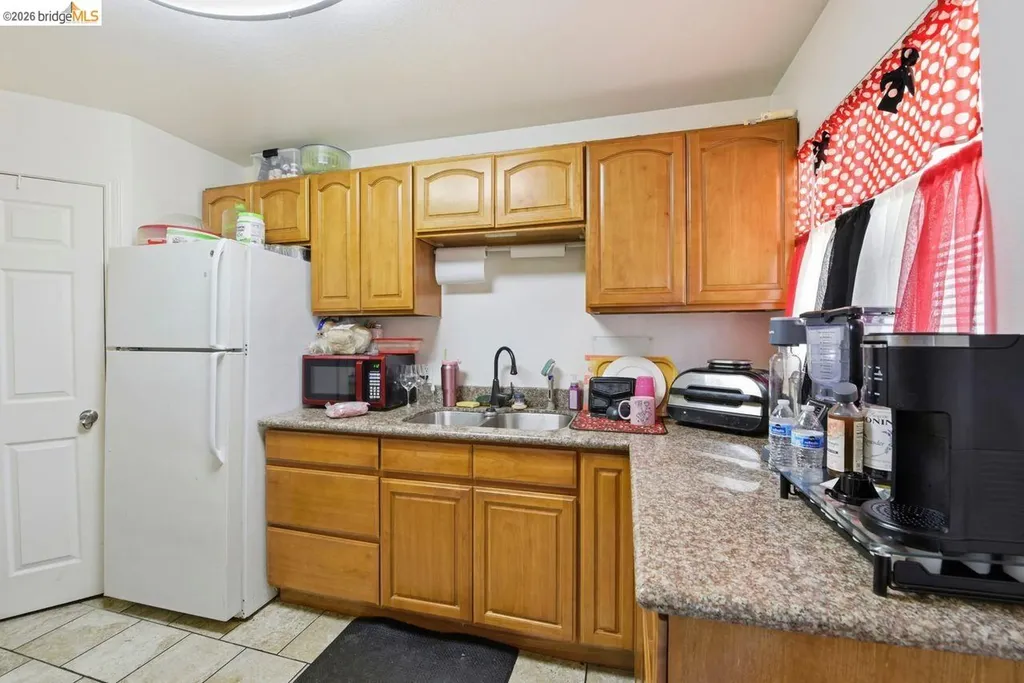 5936 Martin Luther King Jr Way Oakland CA 94609