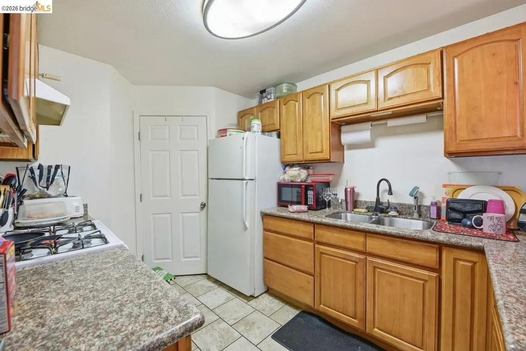 5936 Martin Luther King Jr Way Oakland CA 94609