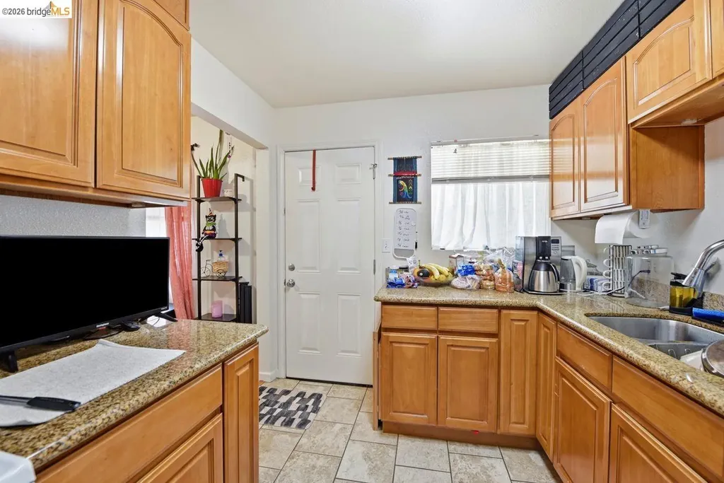 5936 Martin Luther King Jr Way Oakland CA 94609