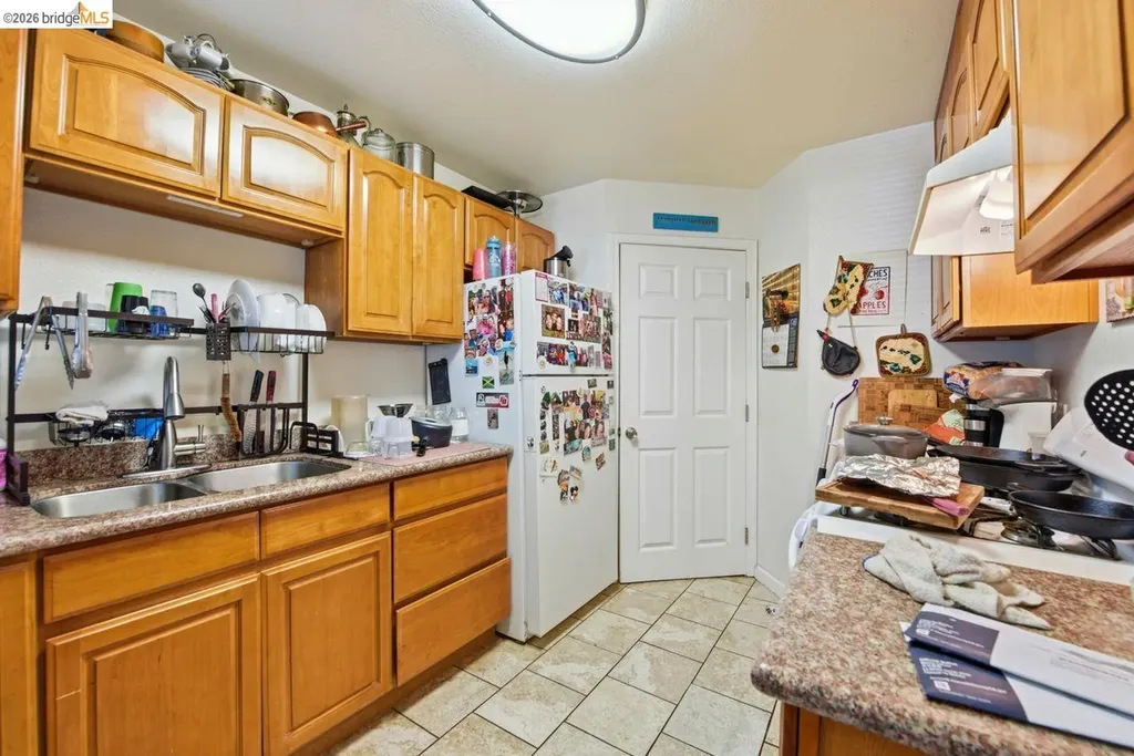 5936 Martin Luther King Jr Way Oakland CA 94609