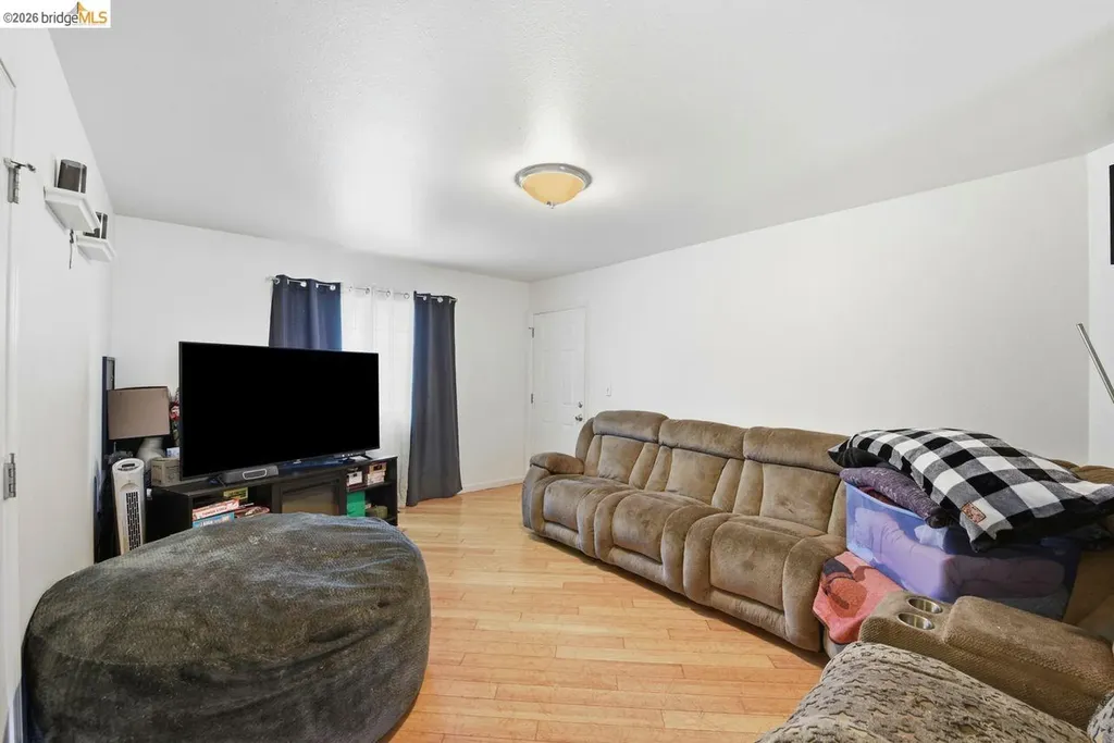 5936 Martin Luther King Jr Way Oakland CA 94609
