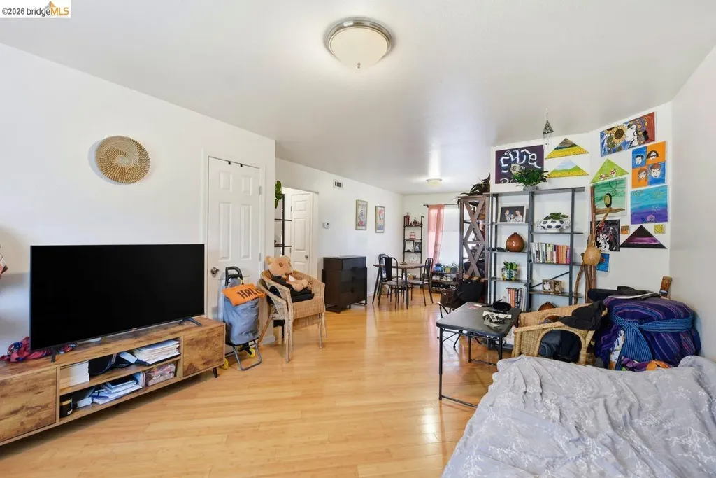 5936 Martin Luther King Jr Way Oakland CA 94609