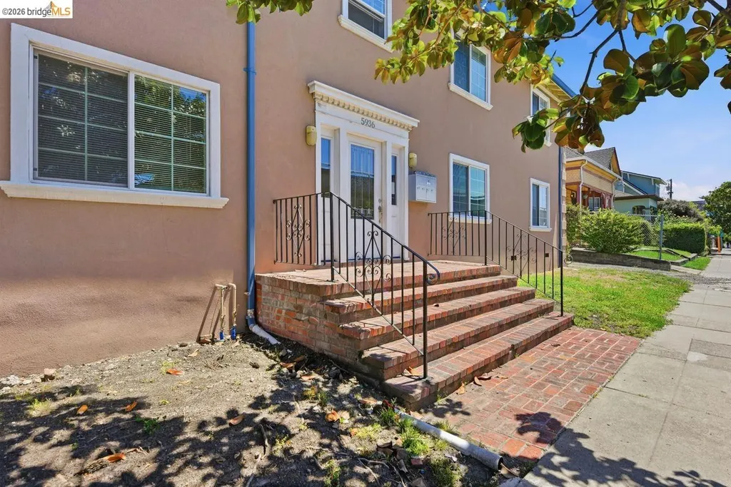 5936 Martin Luther King Jr Way Oakland CA 94609