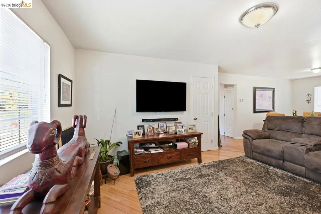 5936 Martin Luther King Jr Way Oakland CA 94609