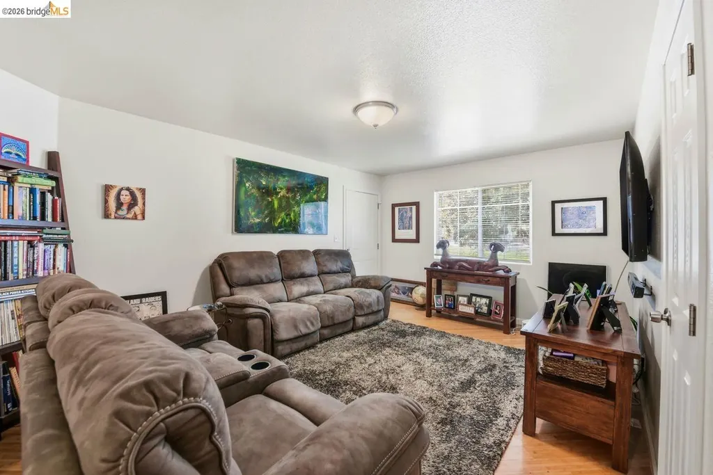 5936 Martin Luther King Jr Way Oakland CA 94609