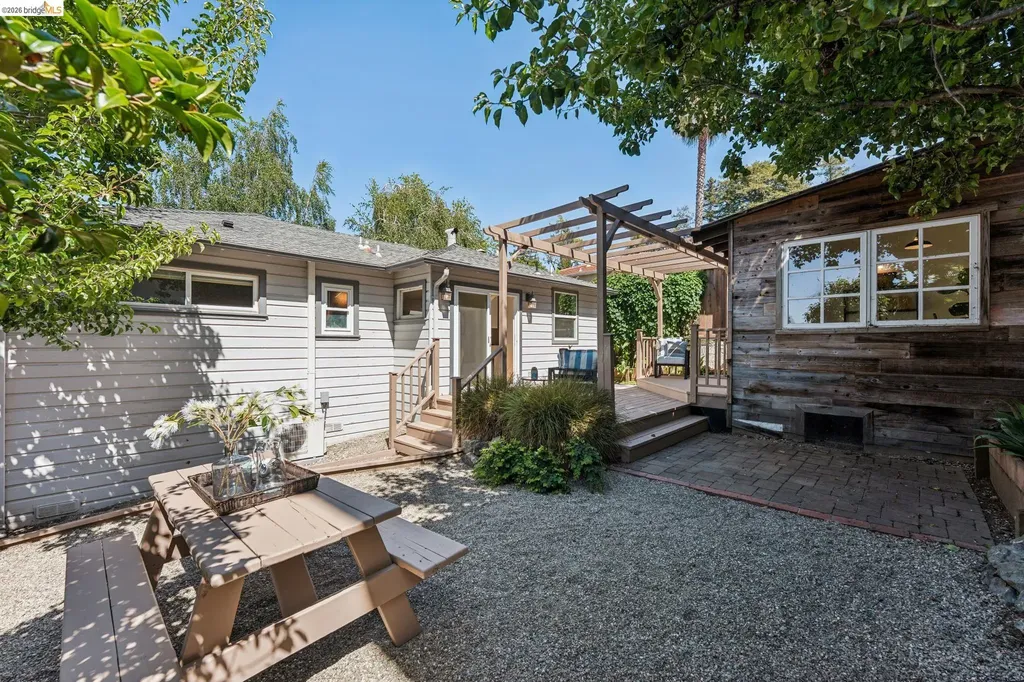 4201 Bayo Street Oakland CA 94619