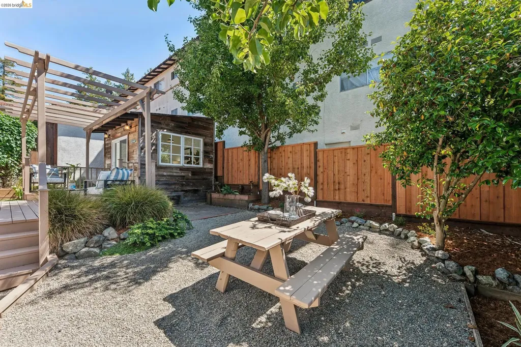 4201 Bayo Street Oakland CA 94619