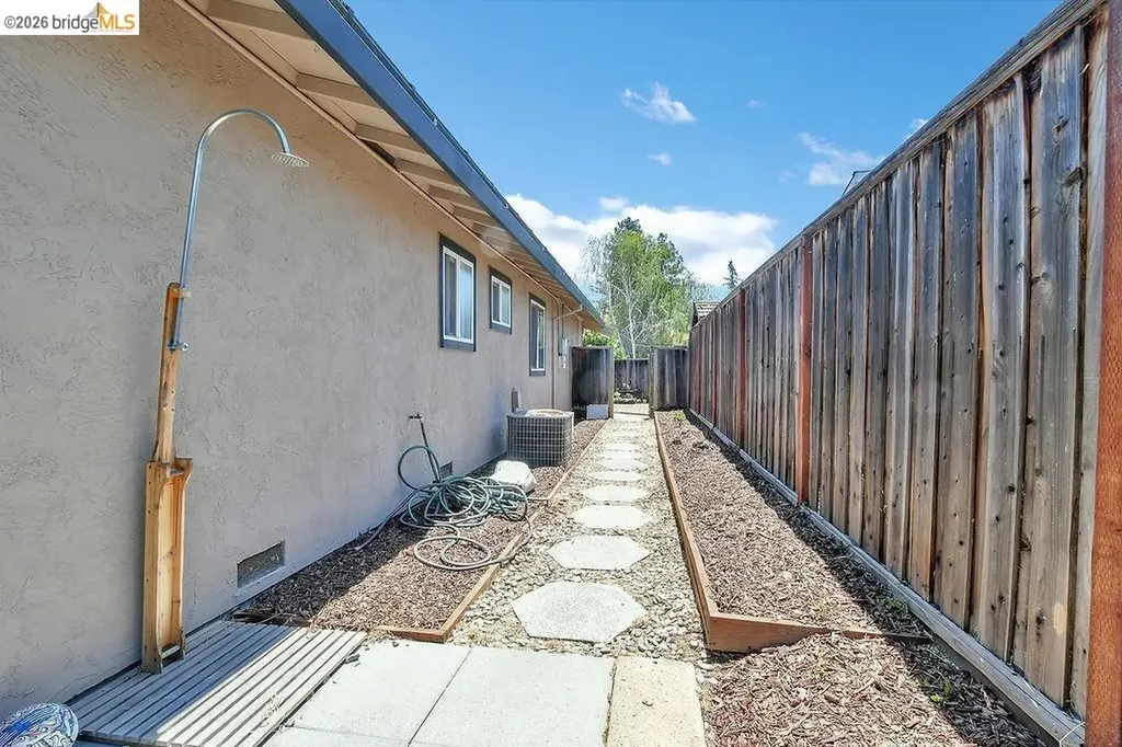 1249 Heavenly Drive Martinez CA 94553