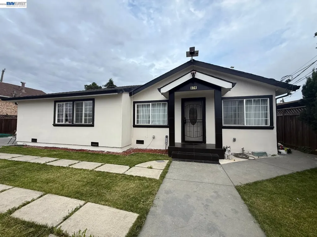 674 Clara Oakland CA 94603