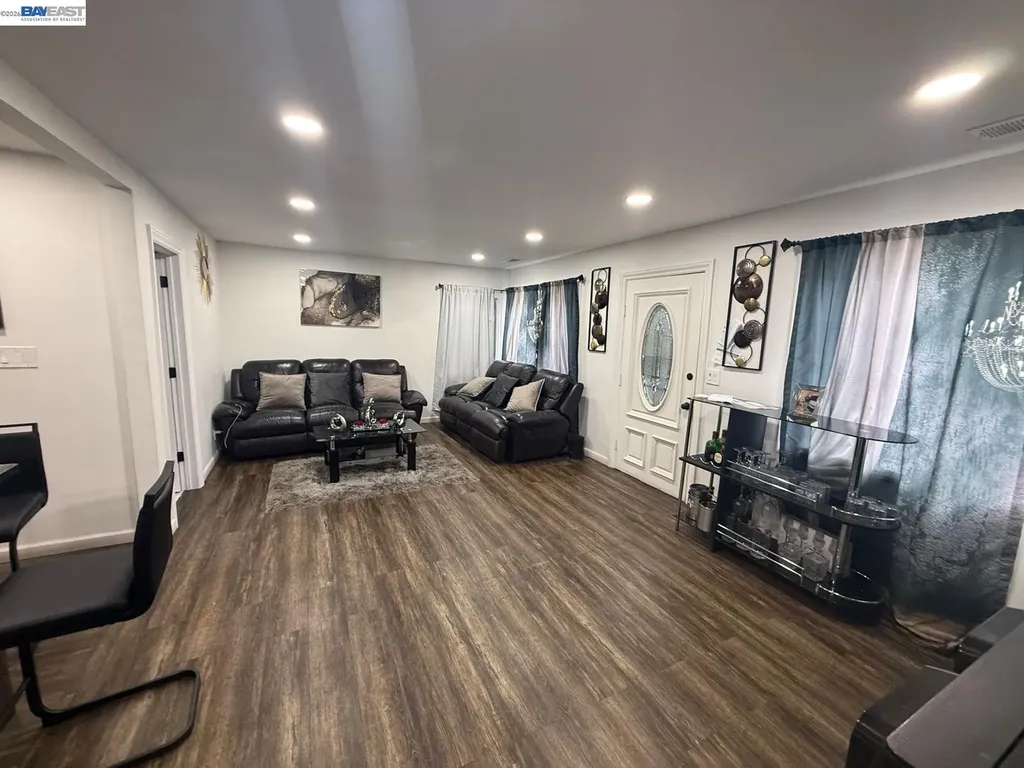 674 Clara Oakland CA 94603