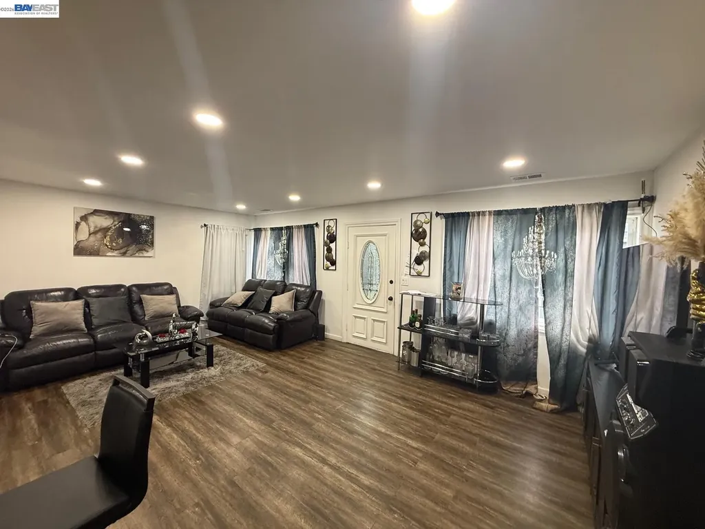 674 Clara Oakland CA 94603