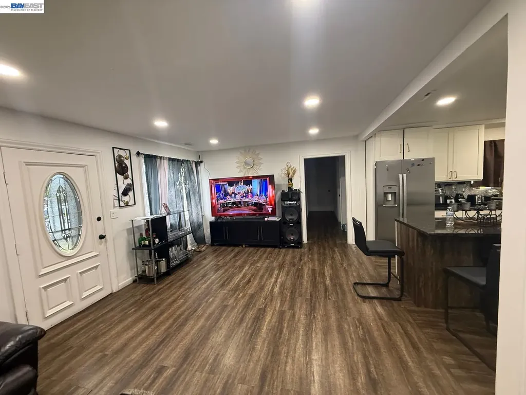 674 Clara Oakland CA 94603