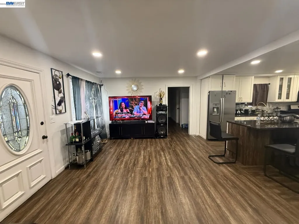 674 Clara Oakland CA 94603