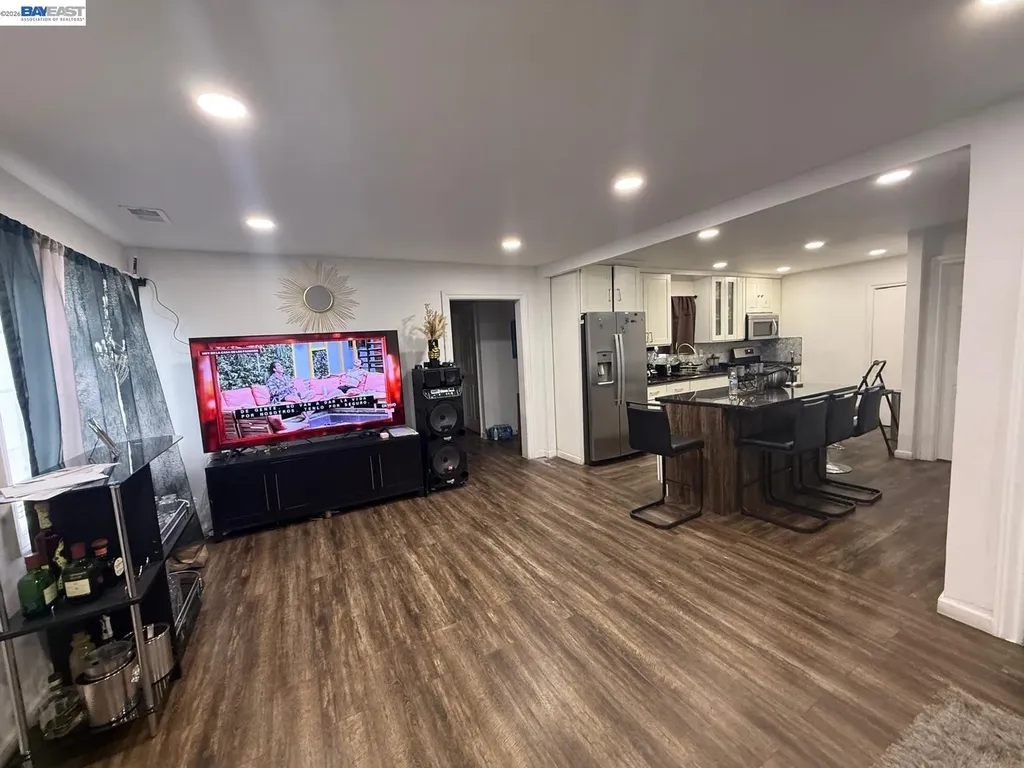 674 Clara Oakland CA 94603