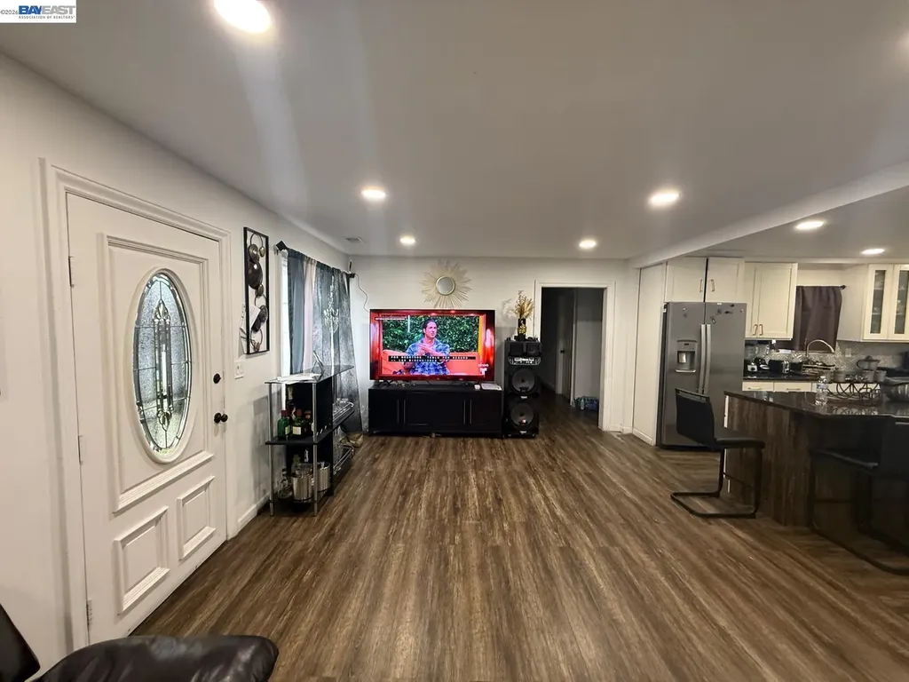 674 Clara Oakland CA 94603
